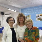 מרים ואילנה הראל עם ד"ר לאה גנור