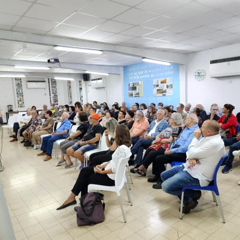הקרנת הסרט 'בקצה האור' עם משלחת מפולין