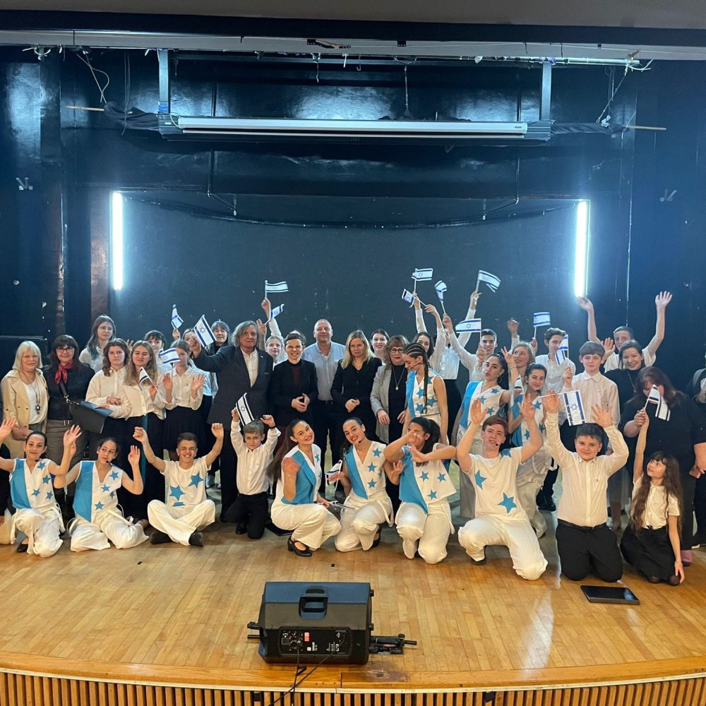 מקהלת הילדים מלודז' והלהקה של מוצקין