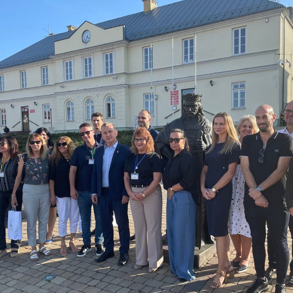 ביקור בבית הכנסת בעיירה חנציצ'ני שבפולין
