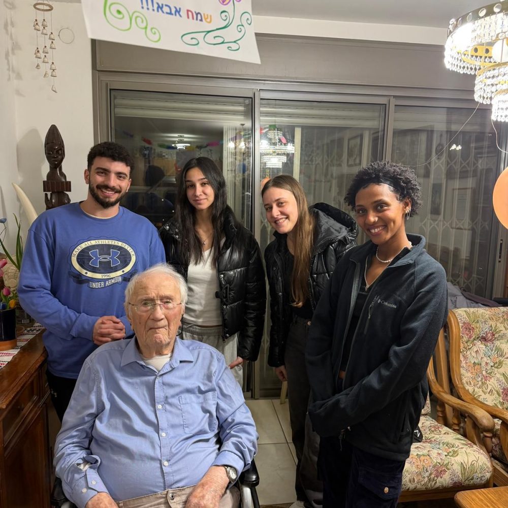 בצל האזעקות: ימי הולדת לשורדי שואה