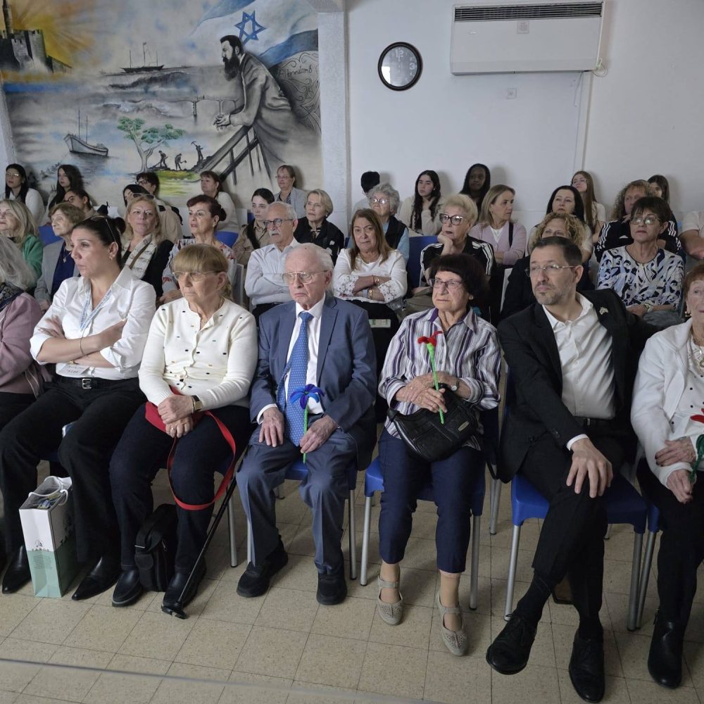 נושאים את לפיד הזיכרון: יום הזיכרון לשואה ולגבורה תשפ"ו